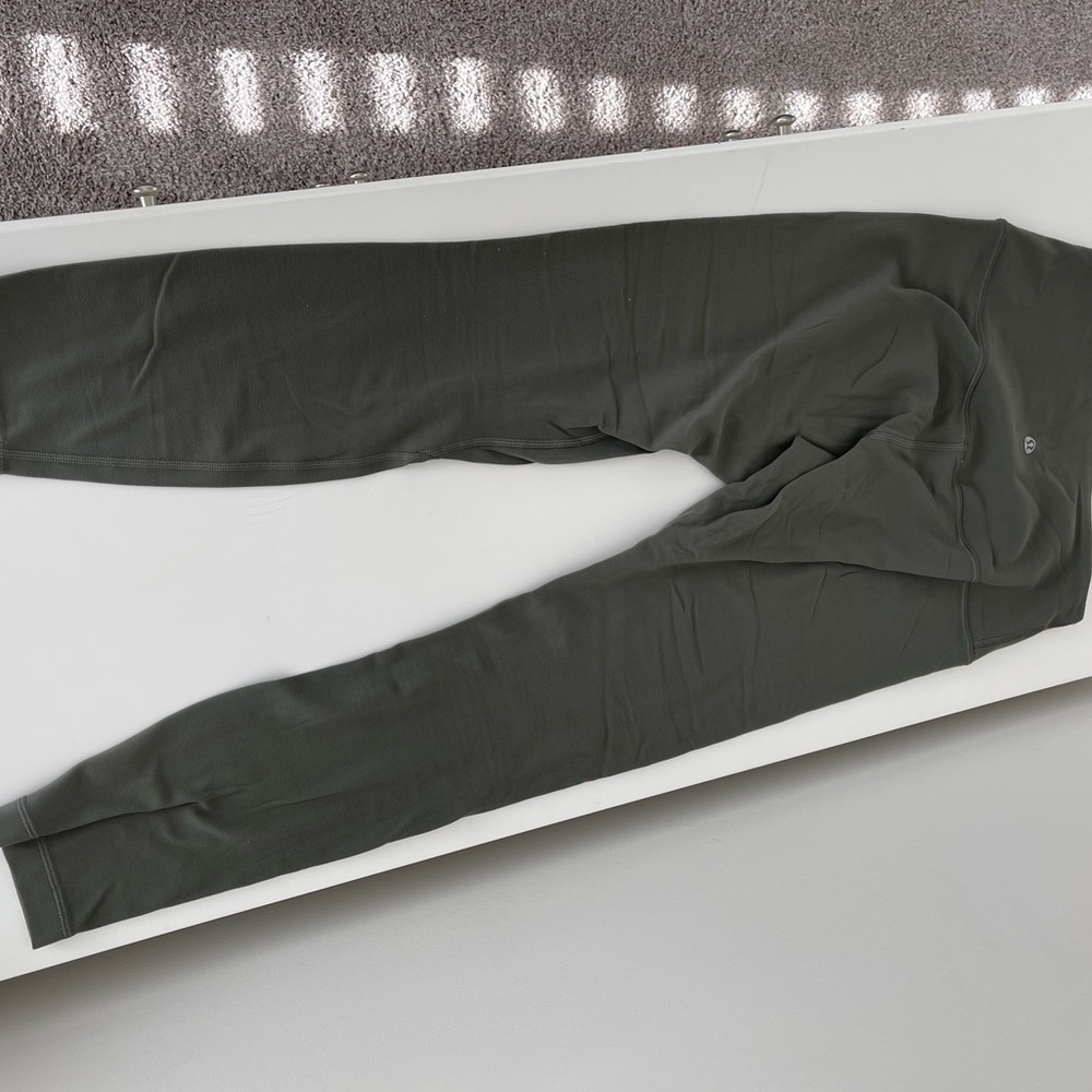 Lululemon aligns size 6, 7/8 length